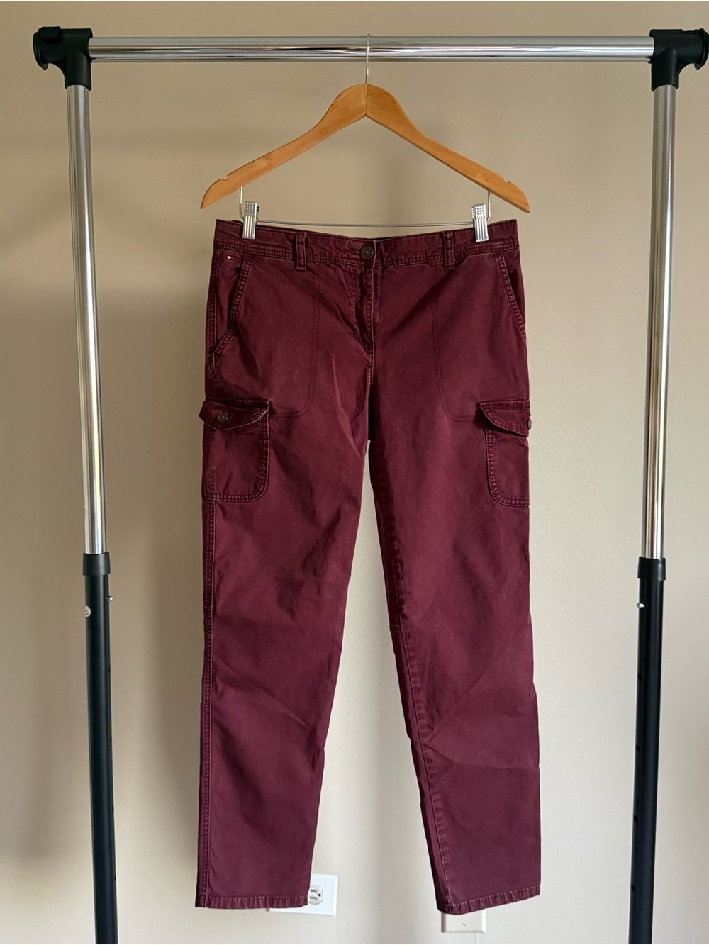 Tommy Hilfiger Cargo Pants in Burgundy